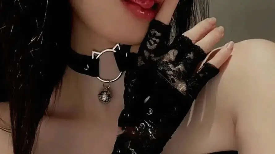 当我首次领悟自己的brat属性，那种叛逆与甜蜜的纠葛让我彻底沉沦 一