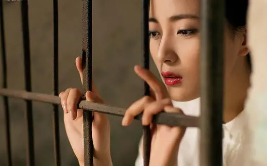 “女王的领地”-探索BDSM世界中的权力游戏！ 一