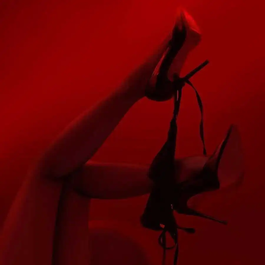 如何成为你心中的女王，让M臣服在你的脚下 一