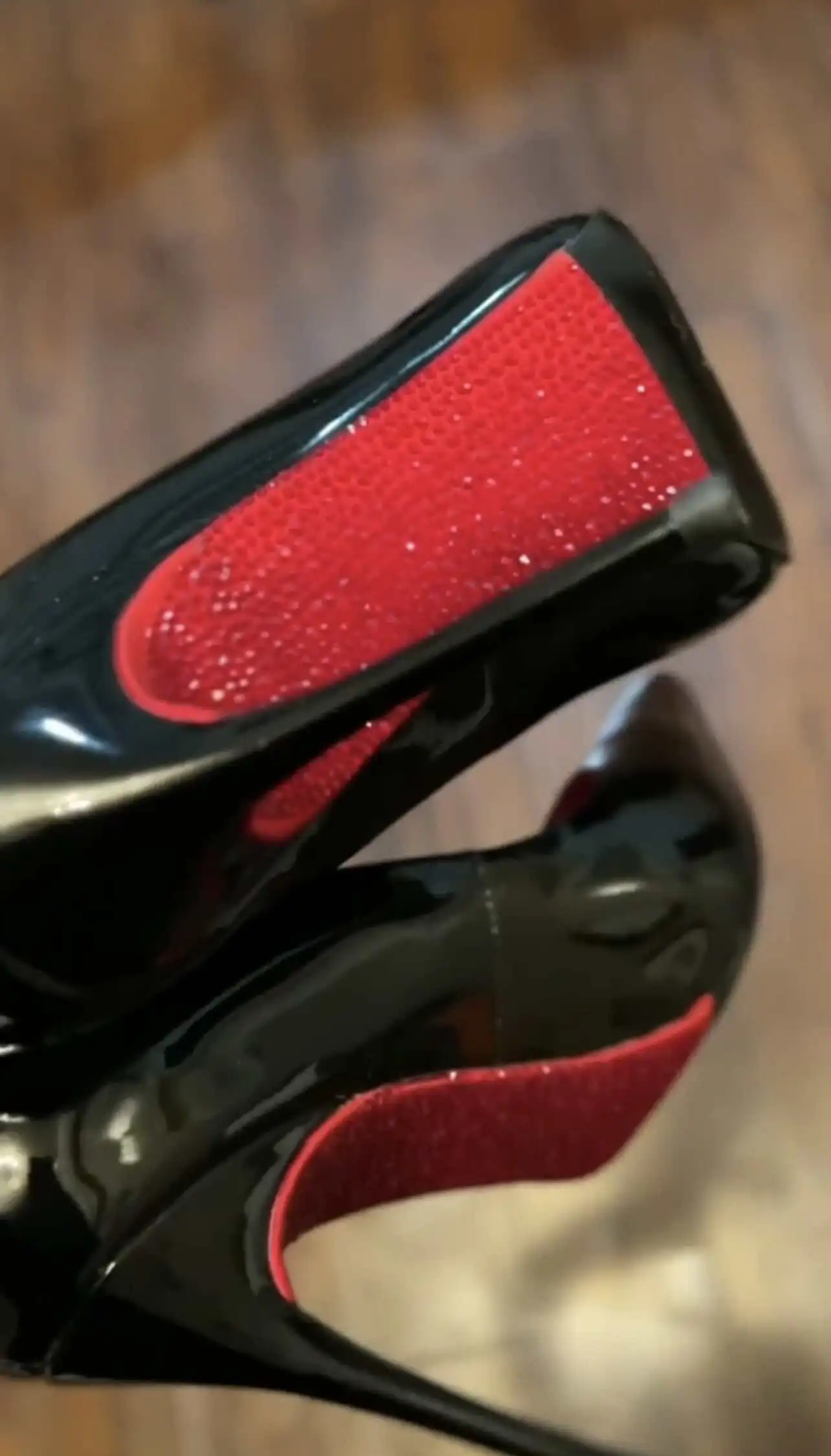 女王的魅力与权力：在BDSM世界中如何找到内心的臣服感 一