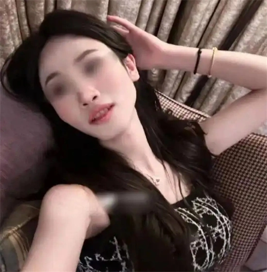 足悦空间圈子里那些”如胶似漆”的瘾 - 揭秘恋足癖的真实人性 一